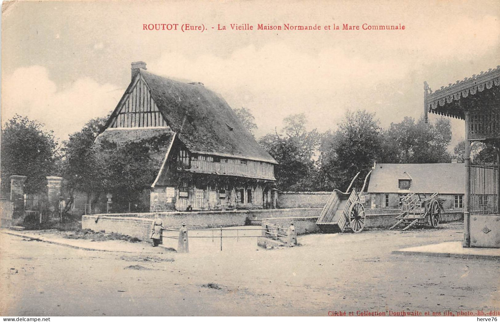 ROUTOT - La Vieille Maison Normande Et La Mare Communale - Routot