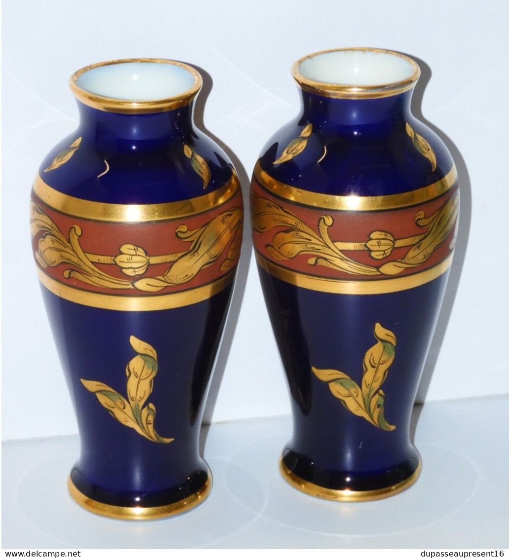 -PAIRE DE VASES PORCELAINE De LIMOGES ORFEBRERIA AWEZIN Bleu De FOUR & Dorures   E - Limoges (FRA)