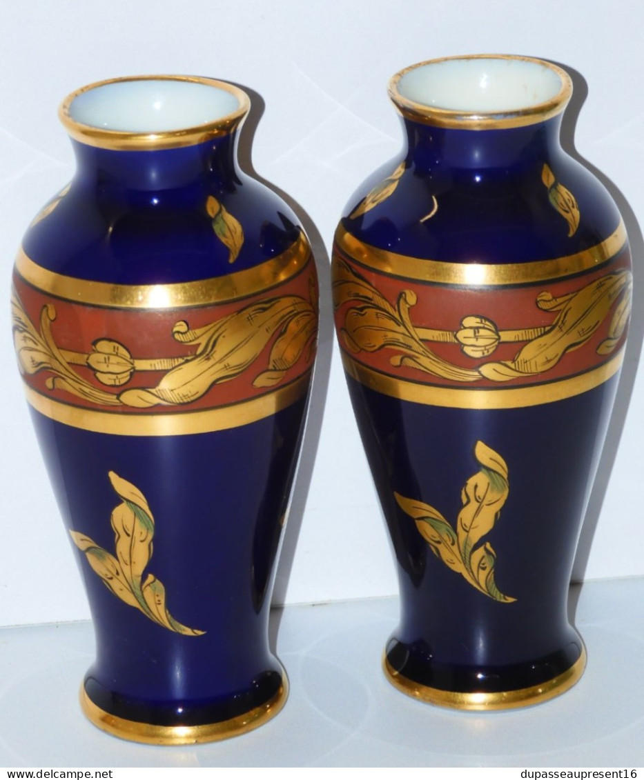 -PAIRE DE VASES PORCELAINE De LIMOGES ORFEBRERIA AWEZIN Bleu De FOUR & Dorures   E - Limoges (FRA)