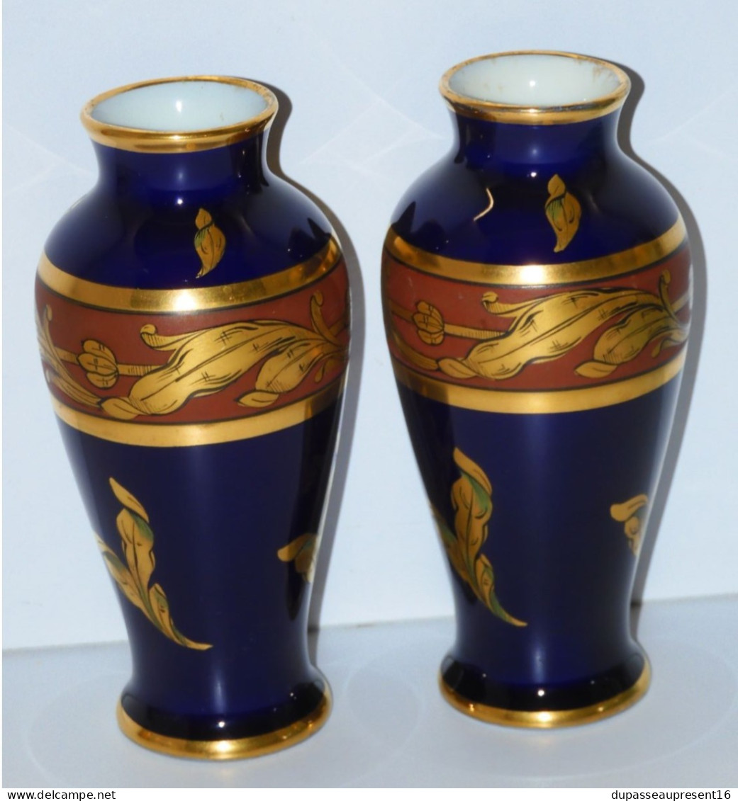 -PAIRE DE VASES PORCELAINE de LIMOGES ORFEBRERIA AWEZIN bleu de FOUR & Dorures   E