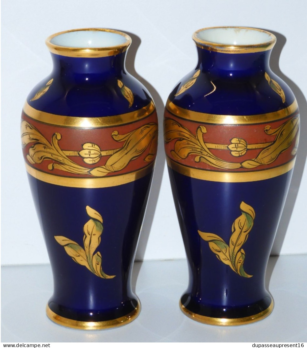 -PAIRE DE VASES PORCELAINE de LIMOGES ORFEBRERIA AWEZIN bleu de FOUR & Dorures   E