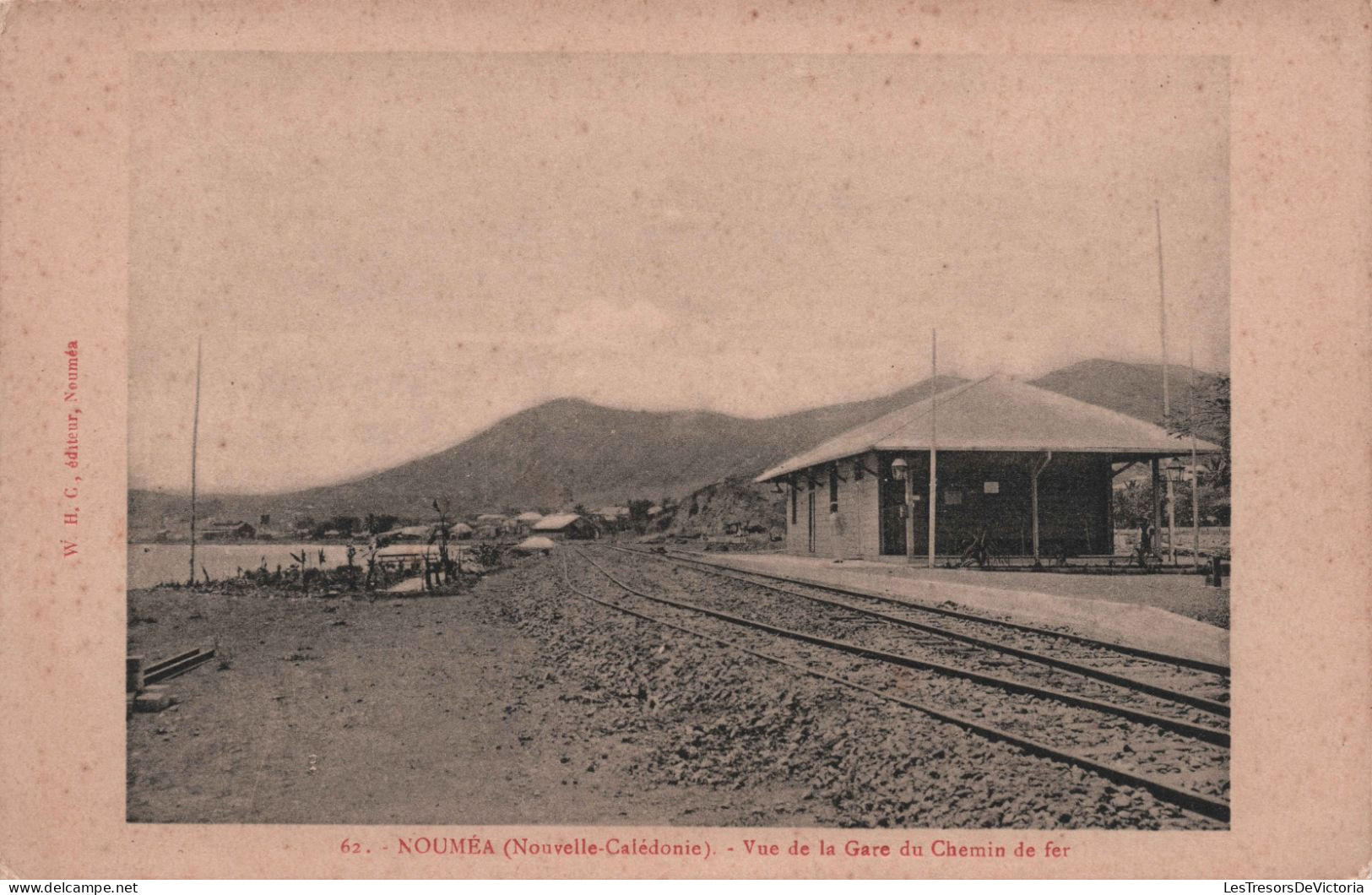 NOUVELLE CALEDONIE - Nouméa - Vue De La Gare Du Chemin De Fer - W H C Editeur - Carte Postale Ancienne - Nieuw-Caledonië