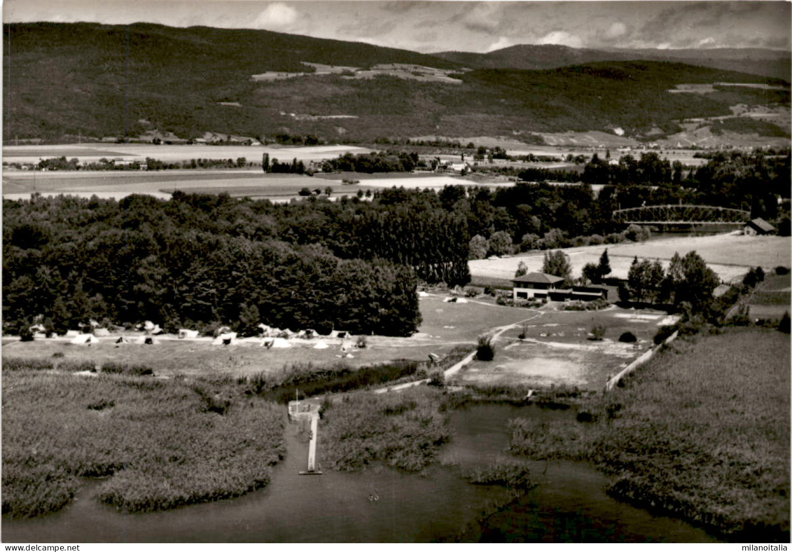 Sonnenbad Bei Thielle Am Neuenburgersee - Thielle