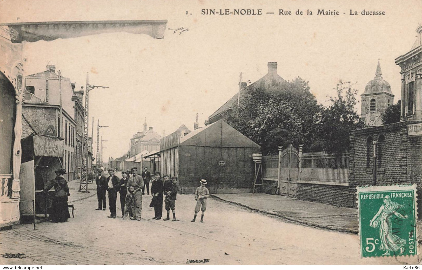 Sin Le Noble * Rue De La Mairie , La Ducasse * Fête Foraine Foire Stands Cinématographe Manèges ? - Sin Le Noble