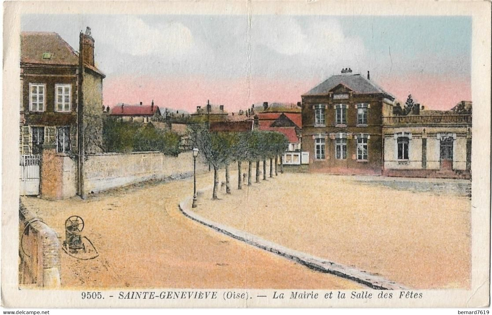 60  Sainte Genevieve -  La Mairie Et La Salle  Des Fetes - Sainte-Geneviève