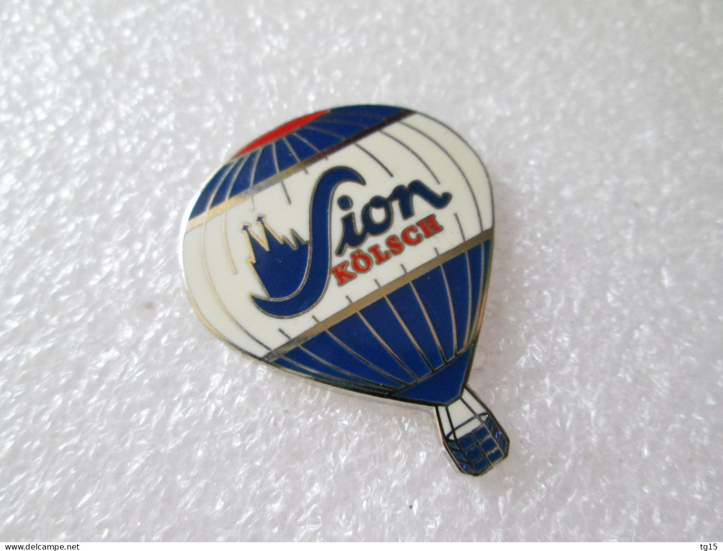 PIN'S    MONTGOLFIERE   BALLON   SION KOLSCH   BIERE   Email De Synthese - Montgolfières