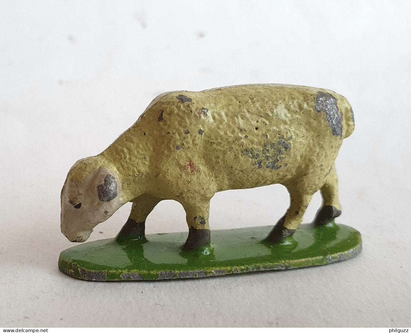 FIGURINE QUIRALU FERME MOUTON QUI BROUTE - ANIMAL DE LA FERME - Quiralu