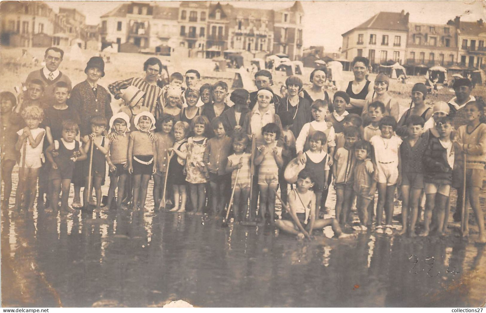 80-MER-LES-BAINS- CARTE PHOTO- GROUPE DE PERSONNE SUR LA PLAGE - Mers Les Bains