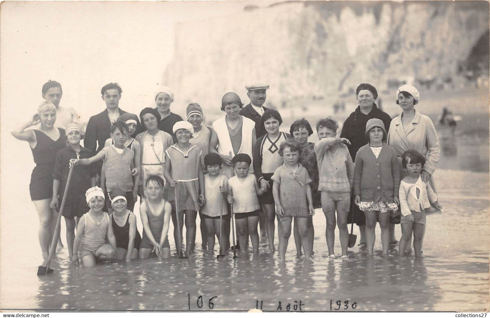 80-MER-LES-BAINS- CARTE PHOTO- GROUPE DE PERSONNES SUR LA PLAGE - Mers Les Bains