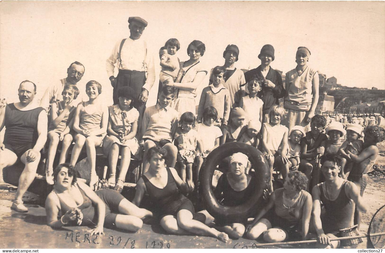 80-MER-LES-BAINS- CARTE PHOTO- GROUPE DE PERSONNES SUR LA PLAGE - Mers Les Bains