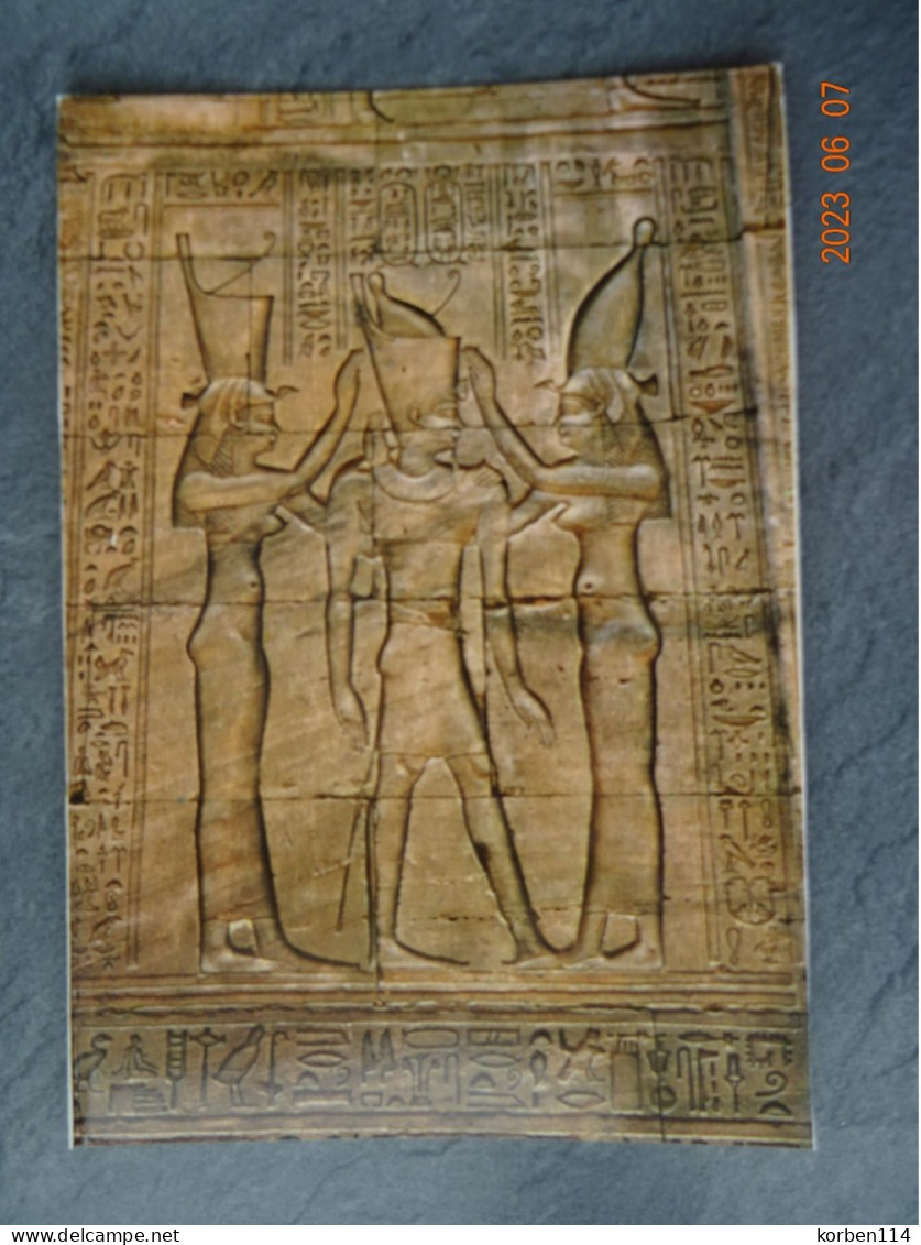 PTOLOMY KING BETWEEN TWO GODDESSES - Musei