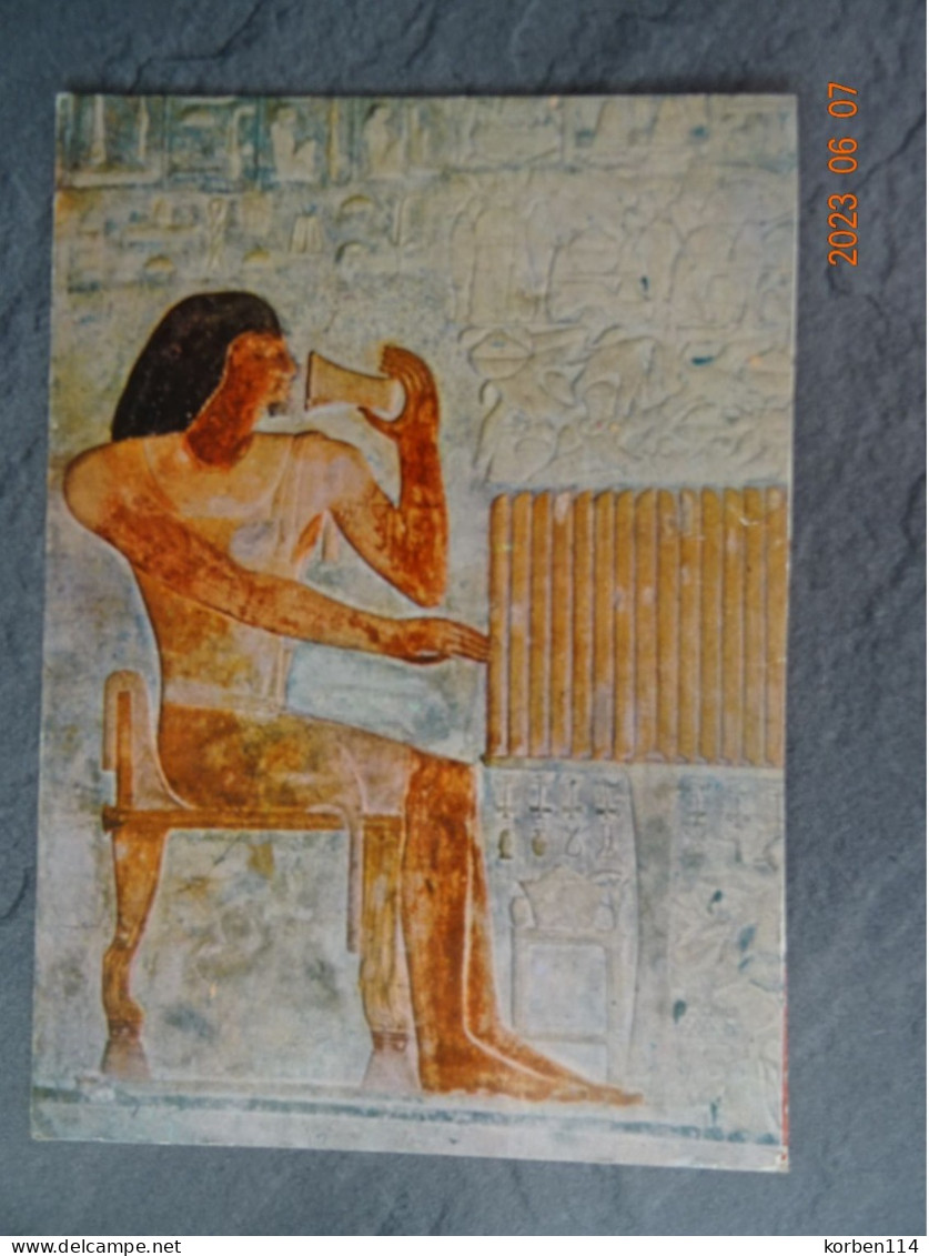 SAKKARA  PTAH HOTEP MASTABA SITTING BEFORE A RICHLY FURNISHED TABLE - Museen