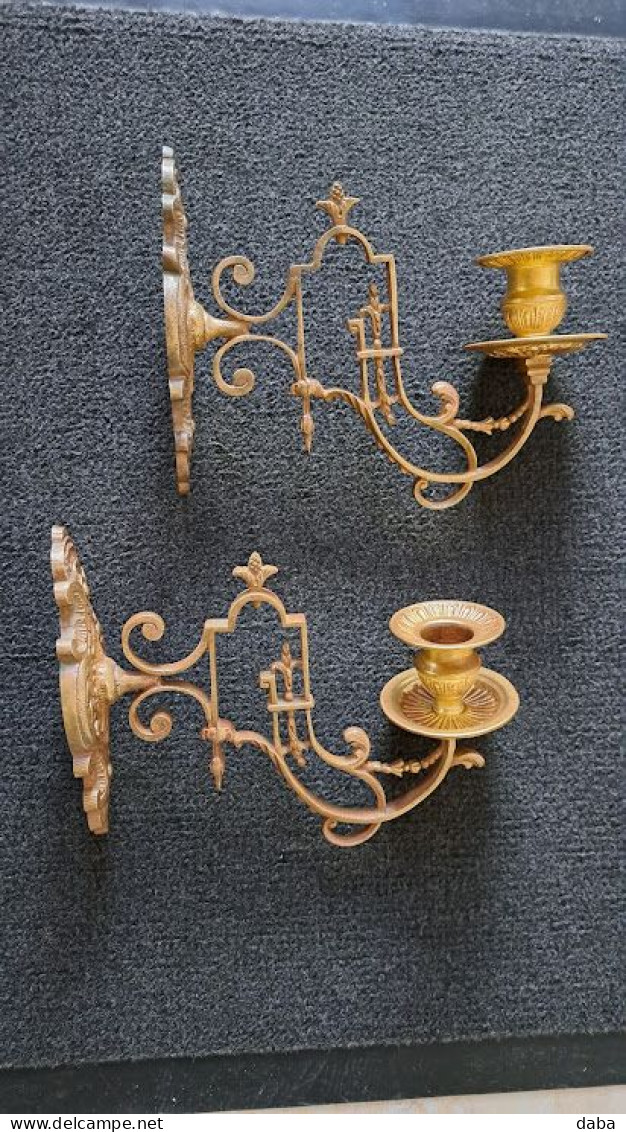 Paire De Bougeoirs Muraux En Bronze Et Laiton Anciens - Candeleros, Candelabros Y Palmatorias