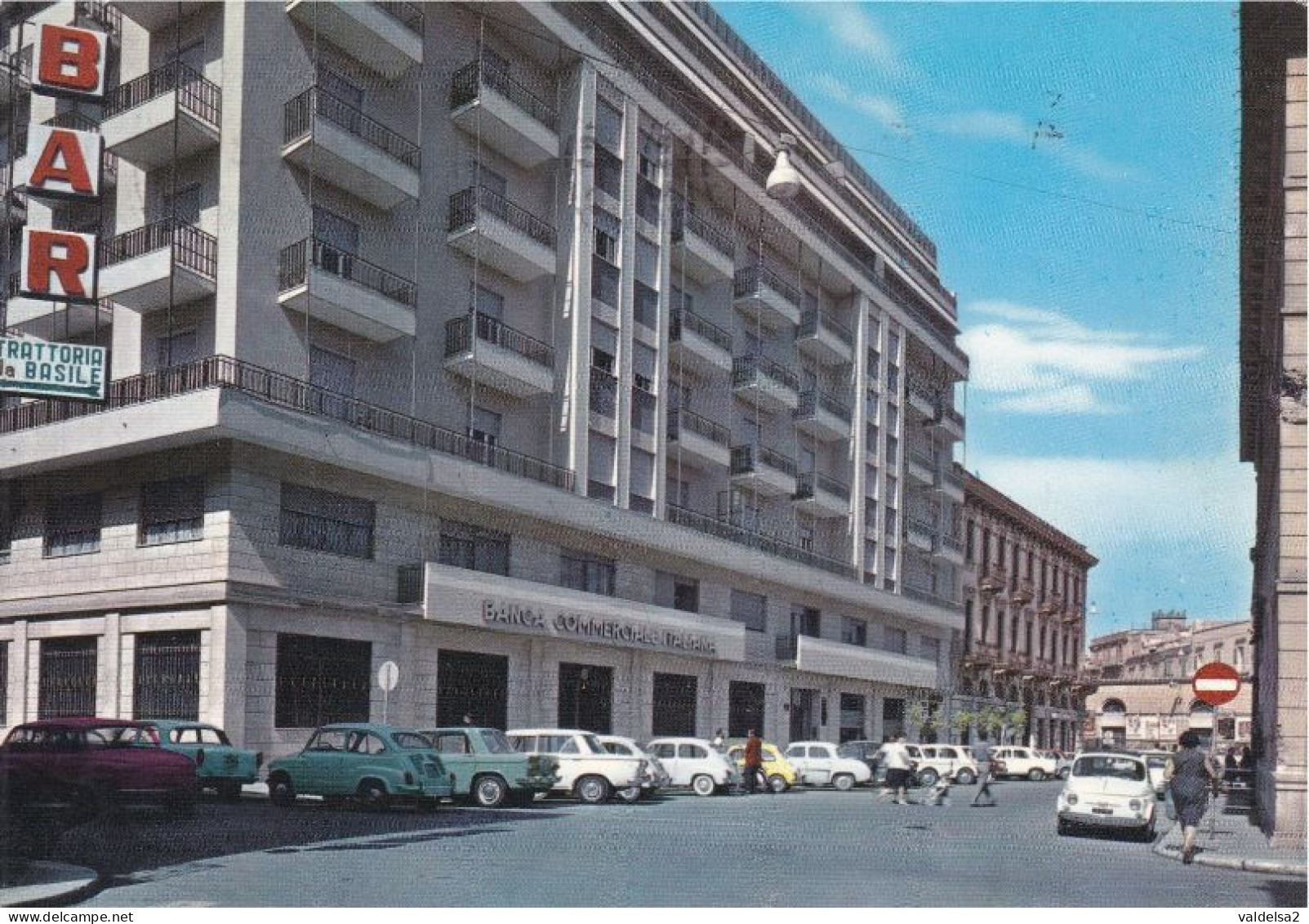 BARLETTA - BANCA COMMERCIALE ITALIANA - BAR TRATTORIA DA BASILE - POSTA CENTRALE - AUTO - 1970 - Barletta