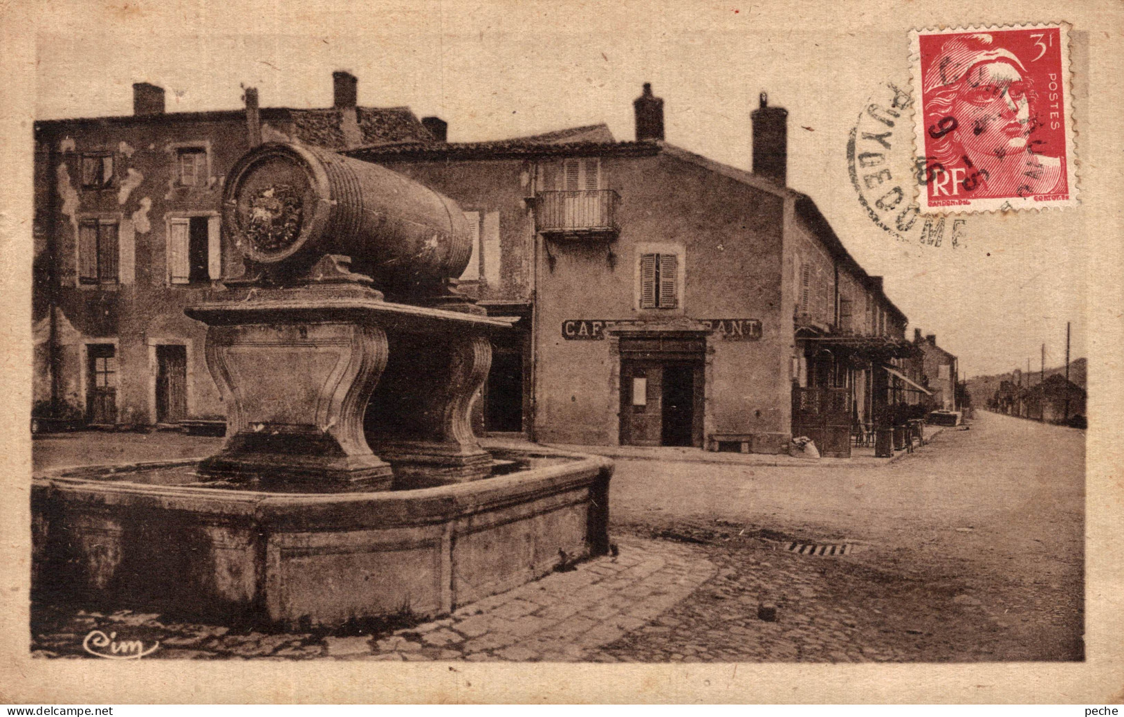 N°105524 -cpa Combronde -le Tonneau Et La Route D'Aigueperse- - Combronde