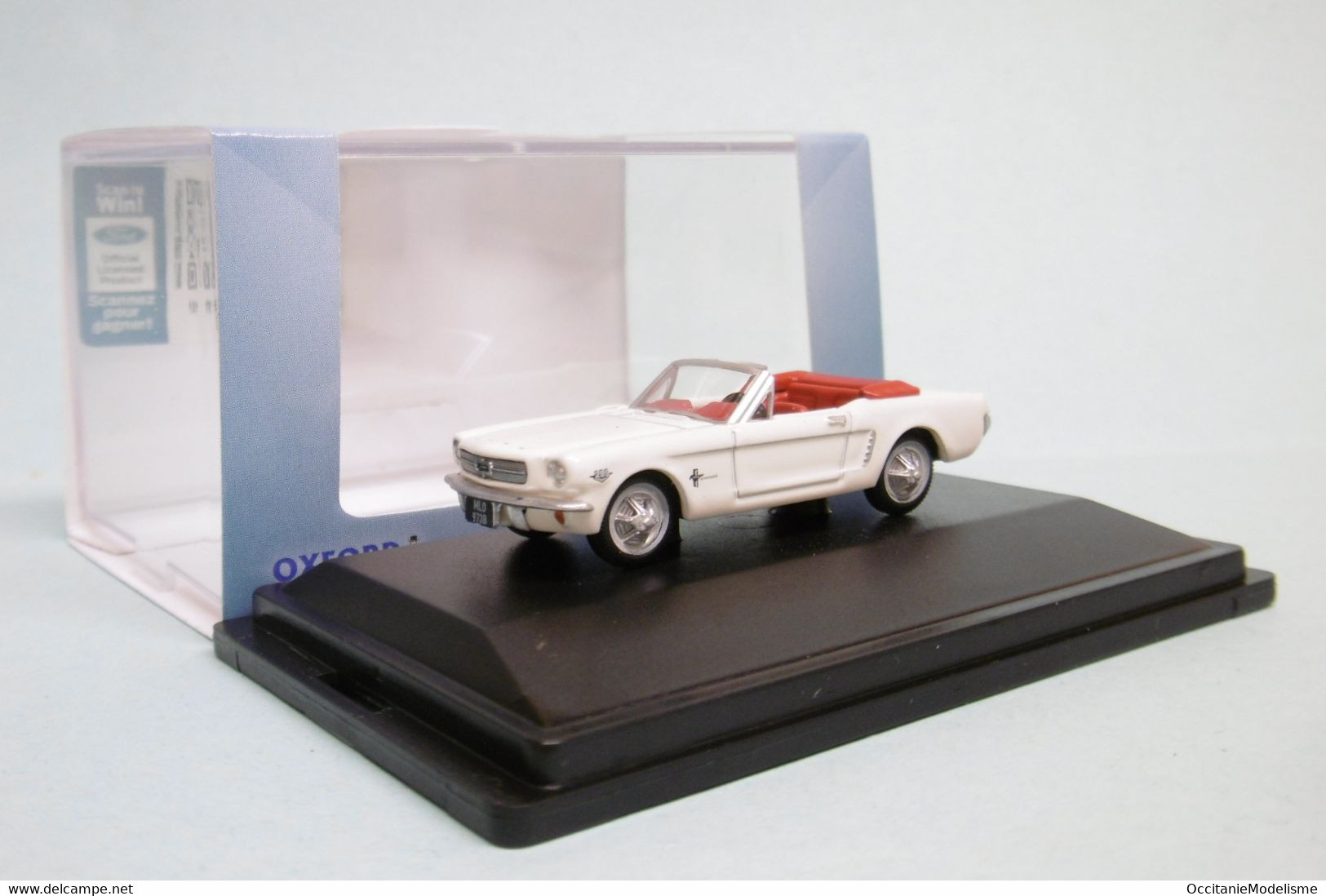 Oxford - FORD MUSTANG CONVERTIBLE 1965 Goldfinger Blanc Voiture US Neuf HO 1/87 - Véhicules Routiers