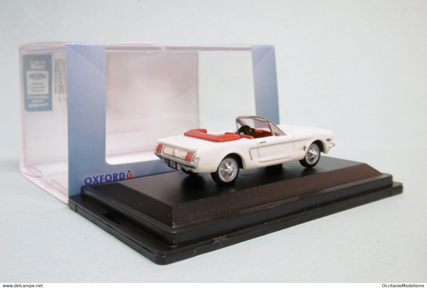 Oxford - FORD MUSTANG CONVERTIBLE 1965 Goldfinger Blanc Voiture US Neuf HO 1/87 - Véhicules Routiers