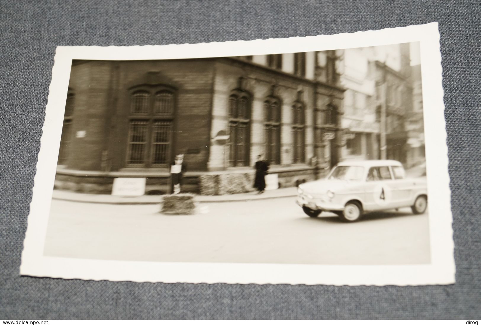 RARE, Photo Ancienne,voiture Ancienne Sur Circuit,originale, 13 Cm. Sur 9 Cm.voiture De Course. - Automobile