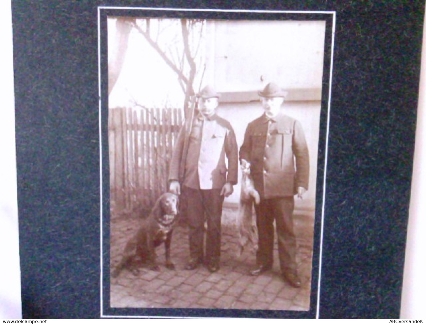 Altes, Originales Foto: 2 Jäger Mit Geschossenem Hasen Und Jagdhund - Dieren