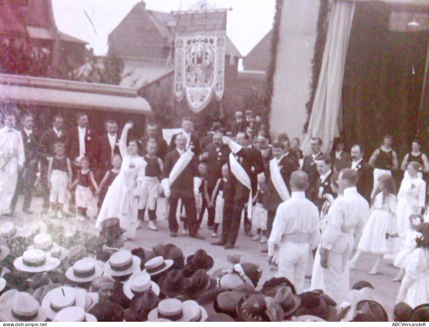 Altes, Originales Foto: Kraft Sport Verein Neu Isenburg Gegründet 1898, S. Fahne. Honoratioren, Bläser, Tänzer - Fotografie