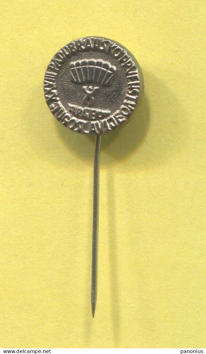 Parachutting - Championship Of  Yugoslavia Sarajevo, Vintage Pin Badge Abzeichen - Fallschirmspringen