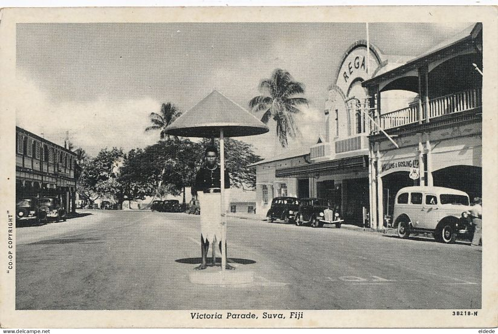 Victoria Parade  Suva  Policeman On Traffic  Cars - Fidschi