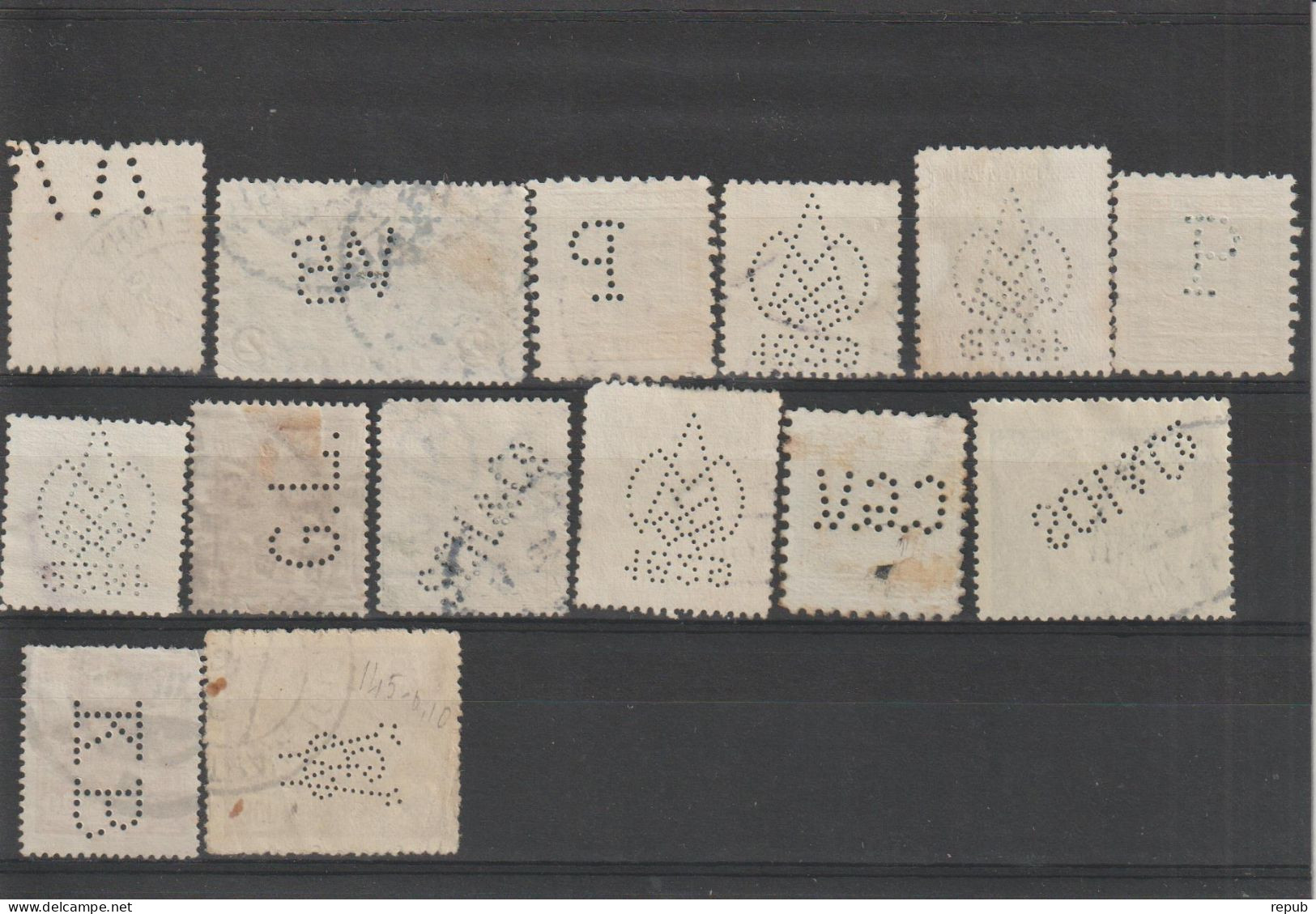 Tchécolovaquie Lot De 14 Timbres Perforés Perfins - Variétés Et Curiosités