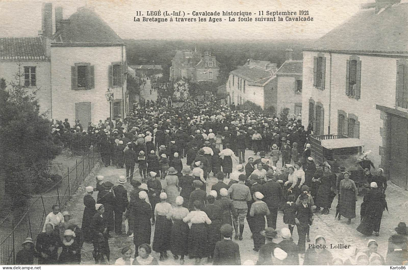 Legé * La Cavalcade Historique , Le 11 Septembre 1921 , La Bretagne à Travers Les âges * Foule Suivant Cavalcade - Legé