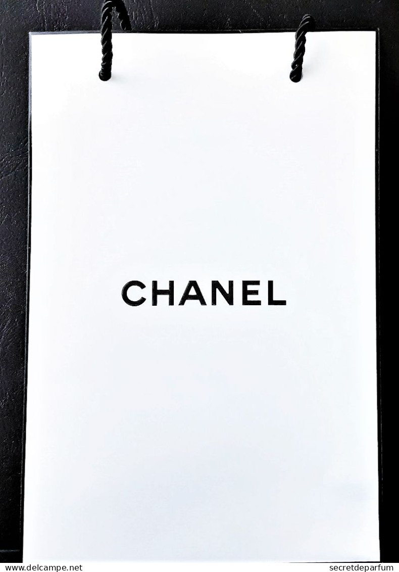 SAC OU SACHET CHANEL  PAPIER BLANC CHANEL NOIR  24 Cm  X 16  Cm - Accesorios