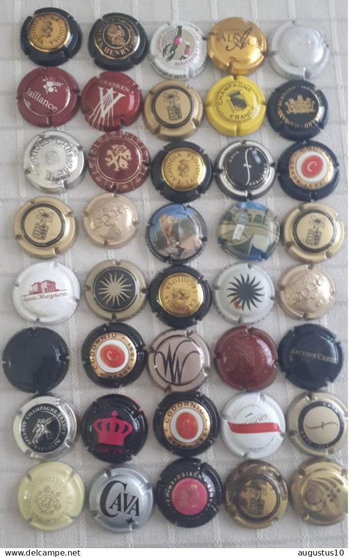 40 CAPSULES DE CHAMPAGNE - Collections & Sets