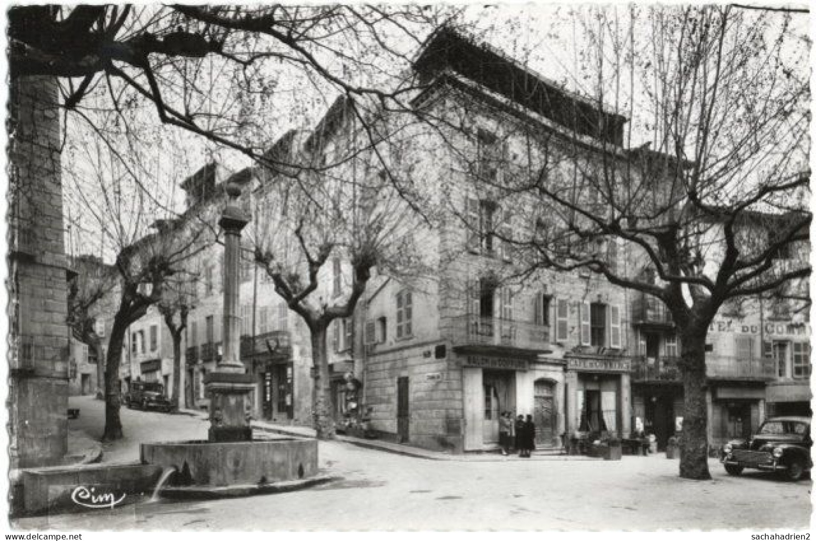 83. Pf. BARGEMON. Place Du Poète Philippe Chauvier Et Avenue François-Maurel. 1 - Bargemon