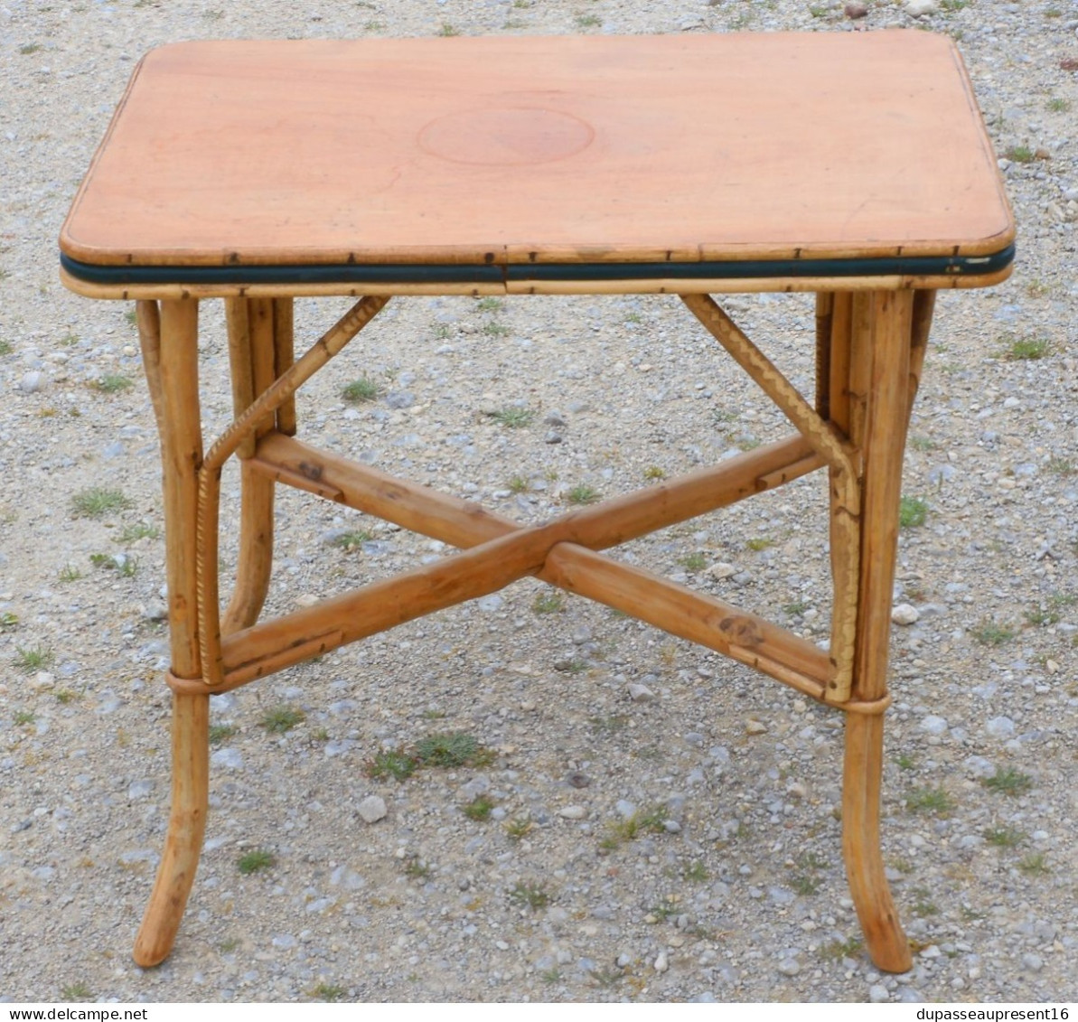 -JOLIE PETITE TABLE PIEDS ROTIN PLATEAU BOIS VINTAGE COLLECTION déco XXe   D