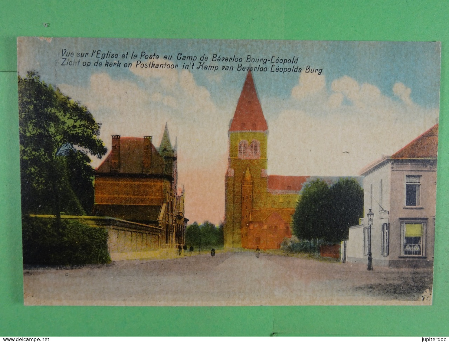 Vue Sur L'Eglise Et La Poste Au Camp De Beverloo  Bourg-léopold - Leopoldsburg (Beverloo Camp)