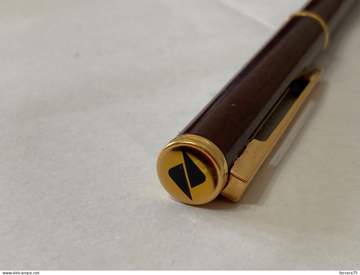 WATERMAN :PENNA A SFERA  CON PROFILI IN ORO ROLLERBALL SENZA SCATOLA..