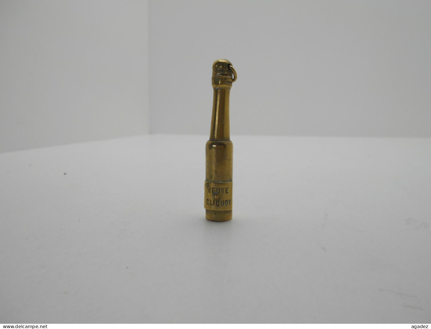 Bouteille Champagne Miniature En Laiton Veuve Cliquot - Champán & Cava