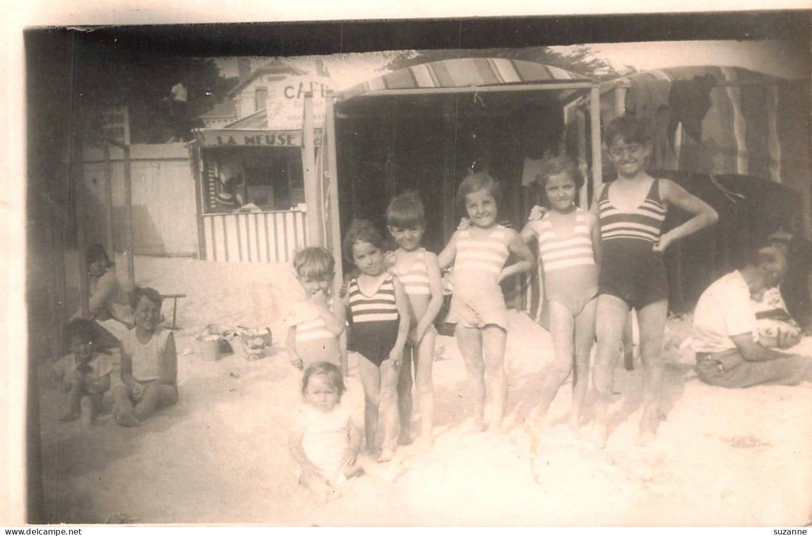 CARTE PHOTO - Plage - Beau Plan - Bar Publicité Bière LA MEUSE - Avec Tous Les Prénoms Des ENFANTS En Maillot De Bain - Genealogía