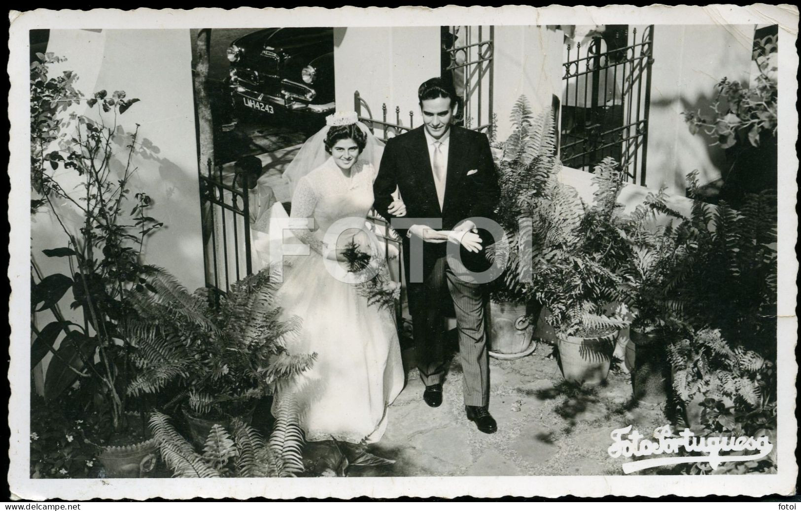 1957 FOTO PORTUGUESA CASAMENTO LOURENÇO MARQUES PHOTO HUMBER HAWK CAR MOÇAMBIQUE AFRICA AFRIQUE MOZAMBIQUE CARTE POSTALE - Mozambique