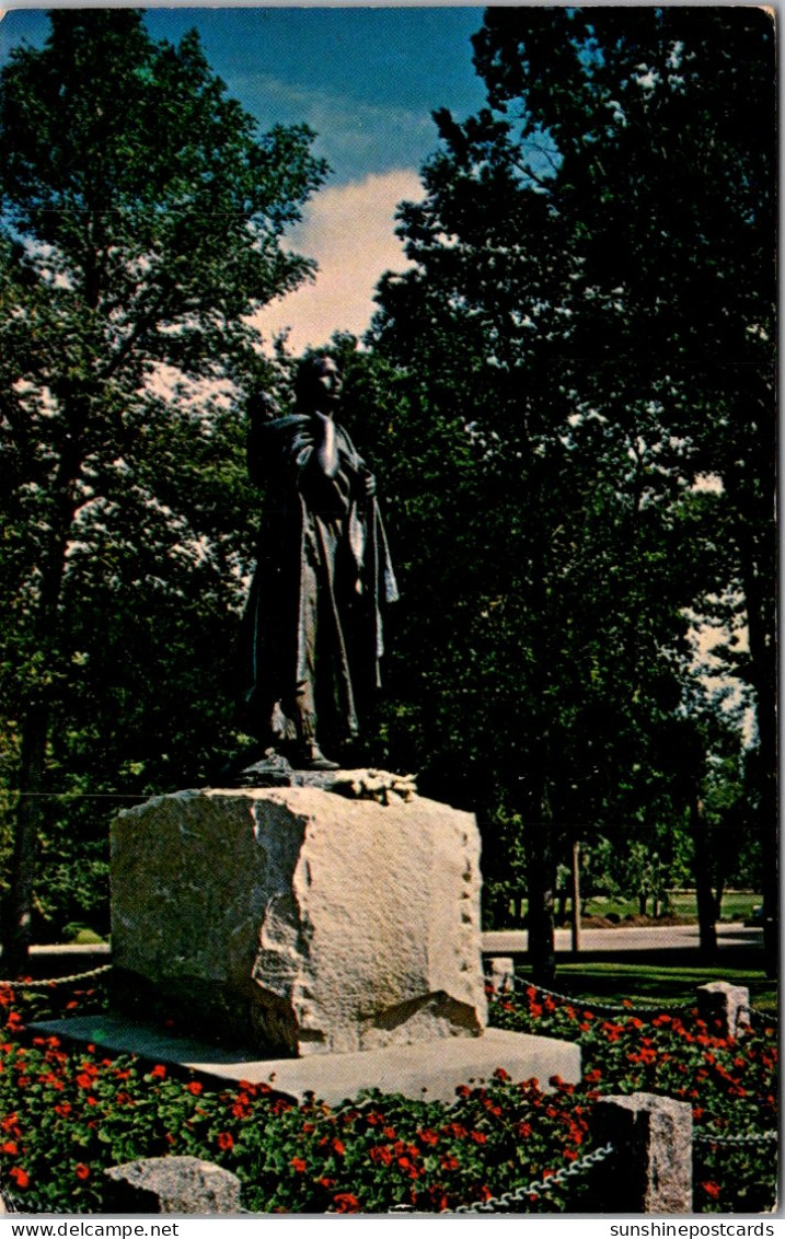 North Dakota Bismarch Sakakawea Monument Shoshone Indian Moter "Bird Woman" - Bismark