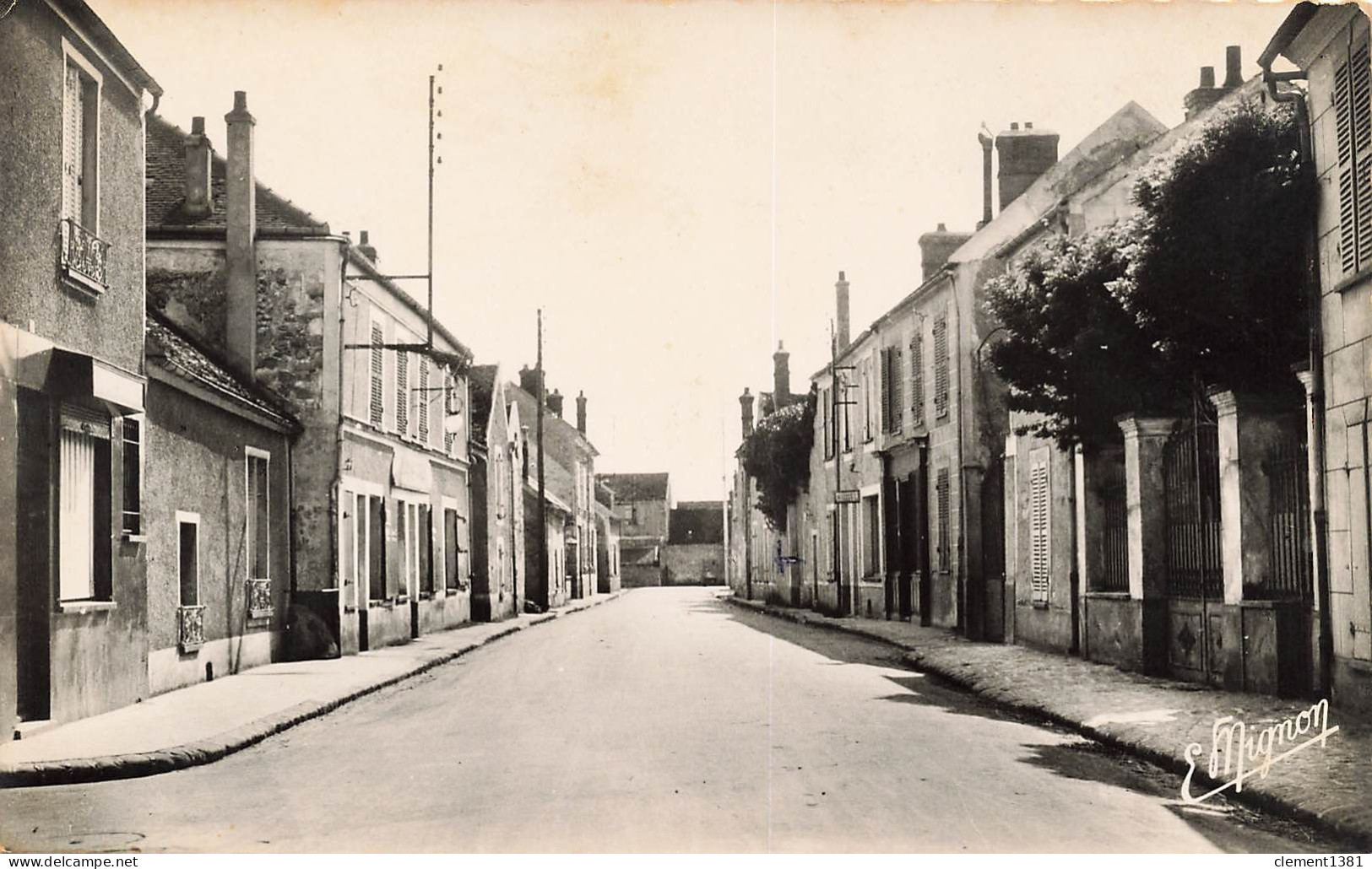 Perthes En Gatinais Rue De Faronville - Perthes