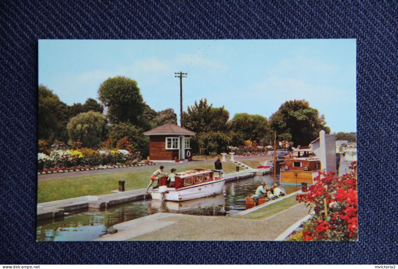 The Lock At CHERTSEY - Surrey