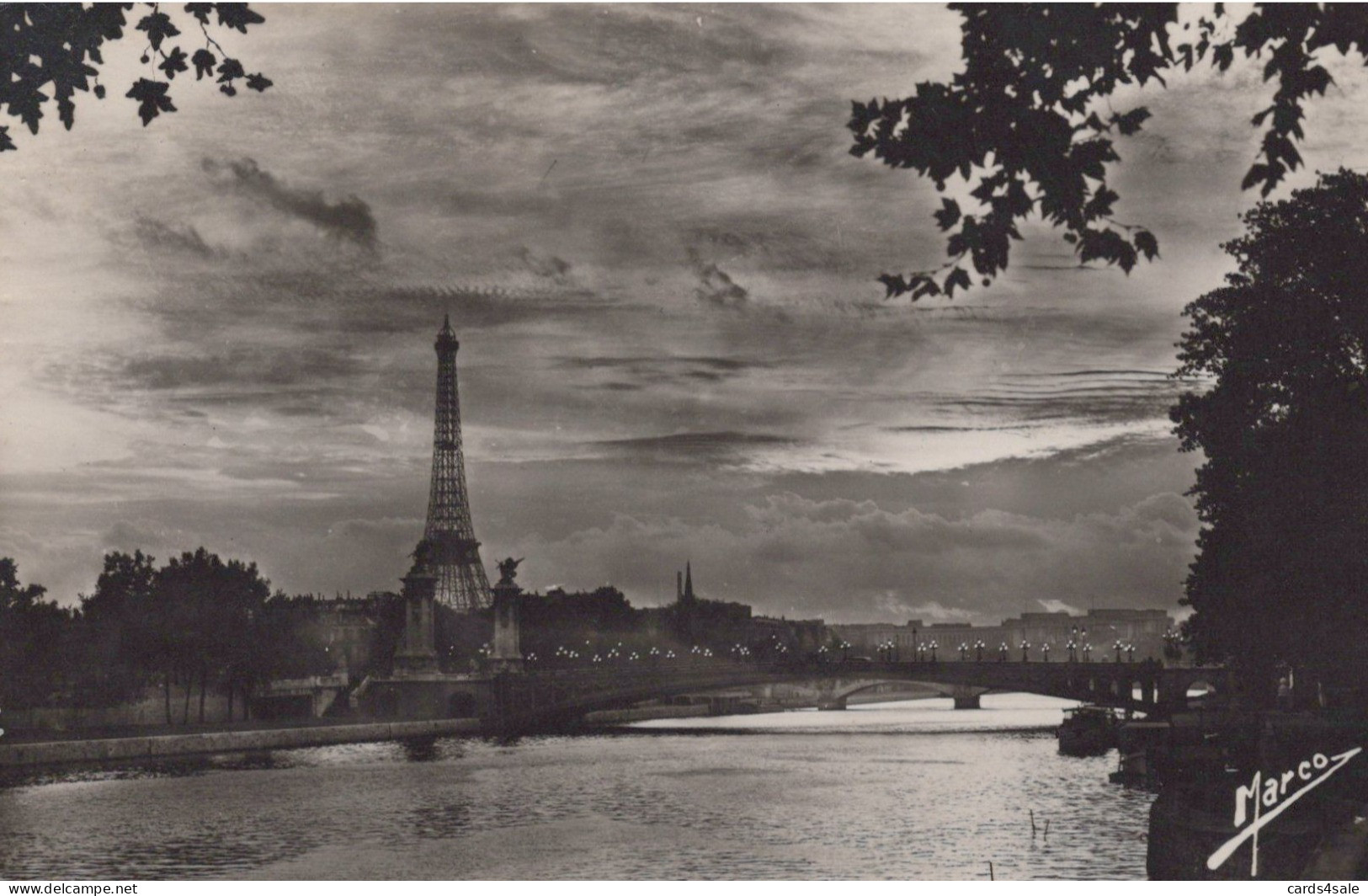 Notre Paris 18. Crépuscule Sur Le Pont Alexandre III Et La Tour Eiffel - Tour Eiffel