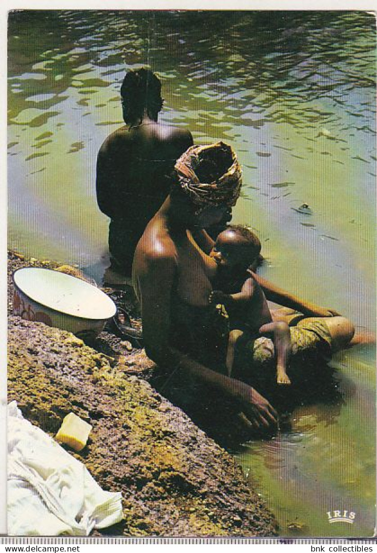 Old Uncirculated Postcard - Africa In Colour - Young Mammy - Afrique