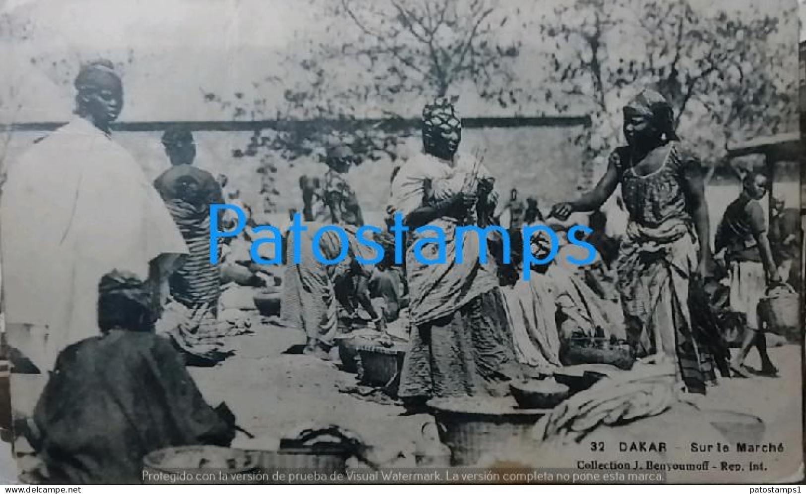 208127 AFRICA DAKAR SENEGAL THE MARKET COSTUMES NATIVE SPOTTED BREAK POSTAL POSTCARD - Non Classés