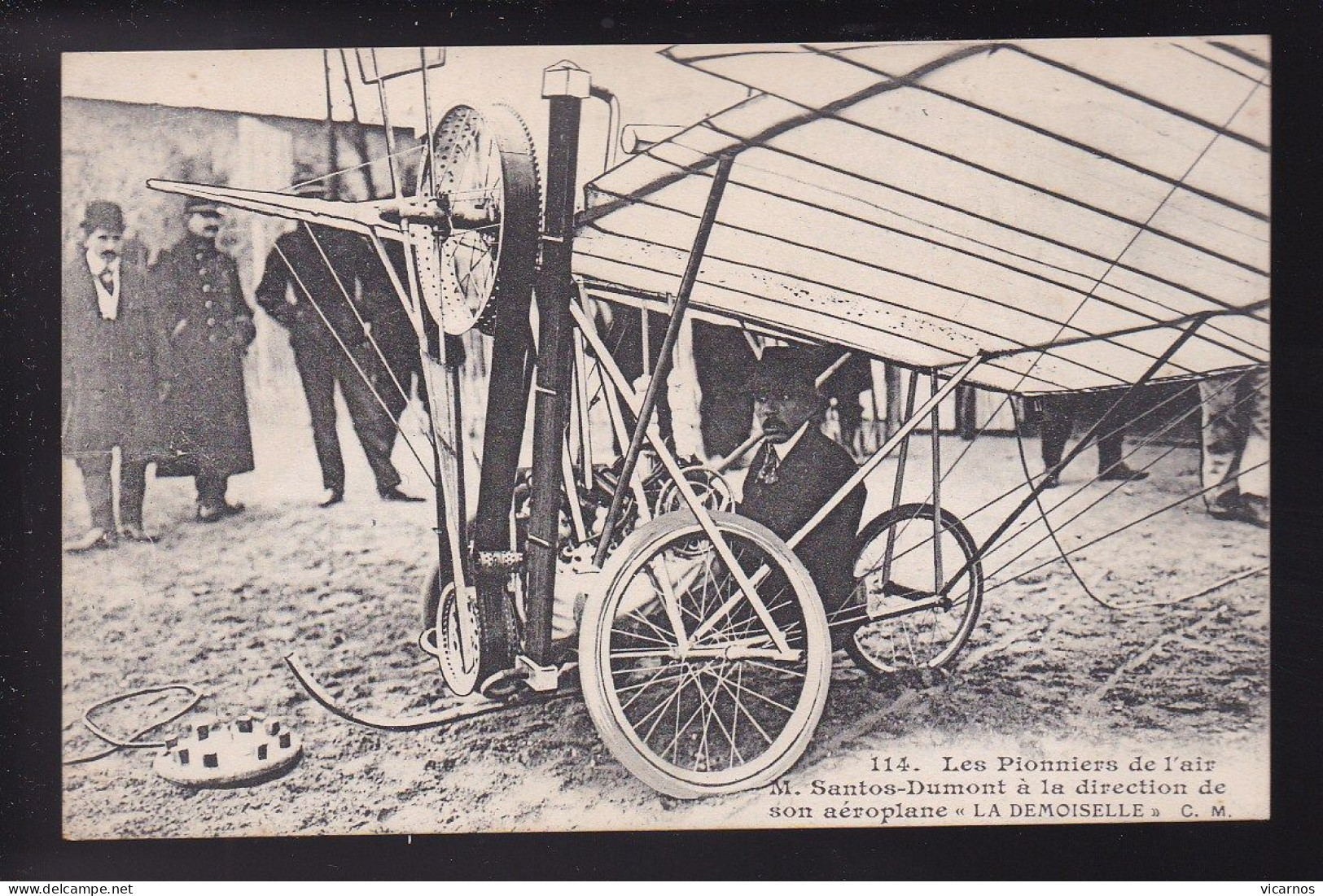 CP AVIATION M.Santos Dumont à La Direction De Son Aeroplane La Demoiselle - Aviatori