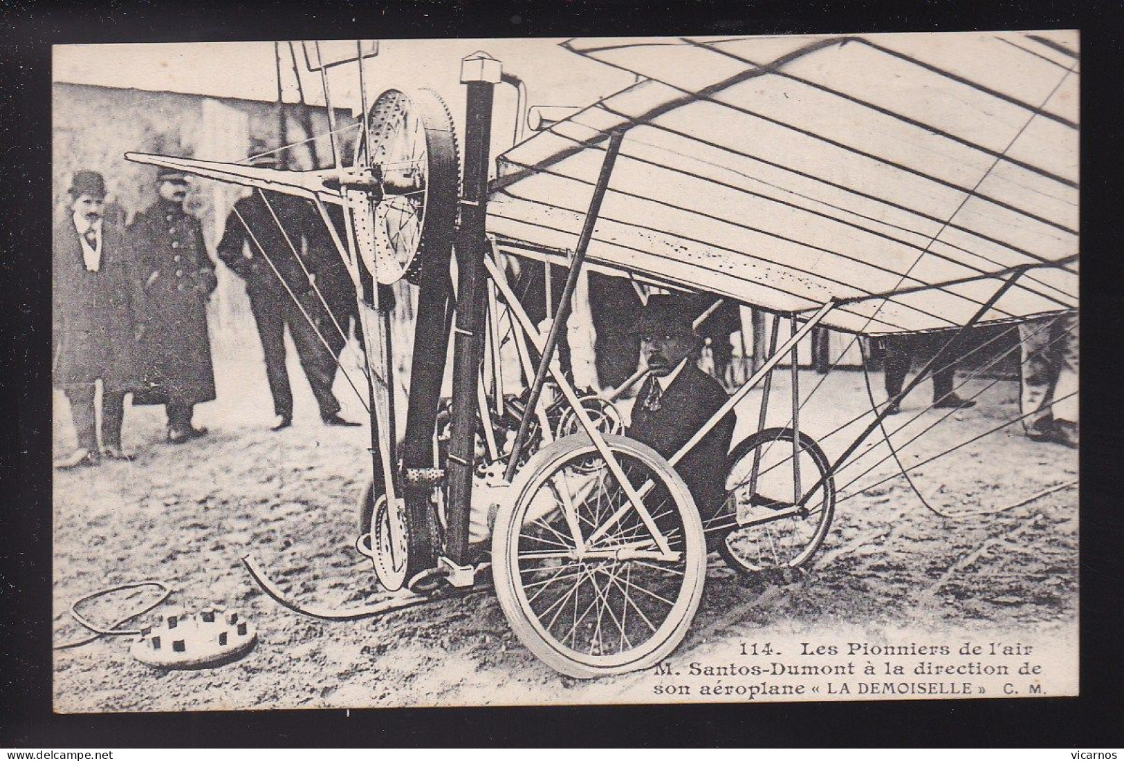 CP AVIATION M.Santos Dumont à La Direction De Son Aeroplane La Demoiselle - Aviateurs