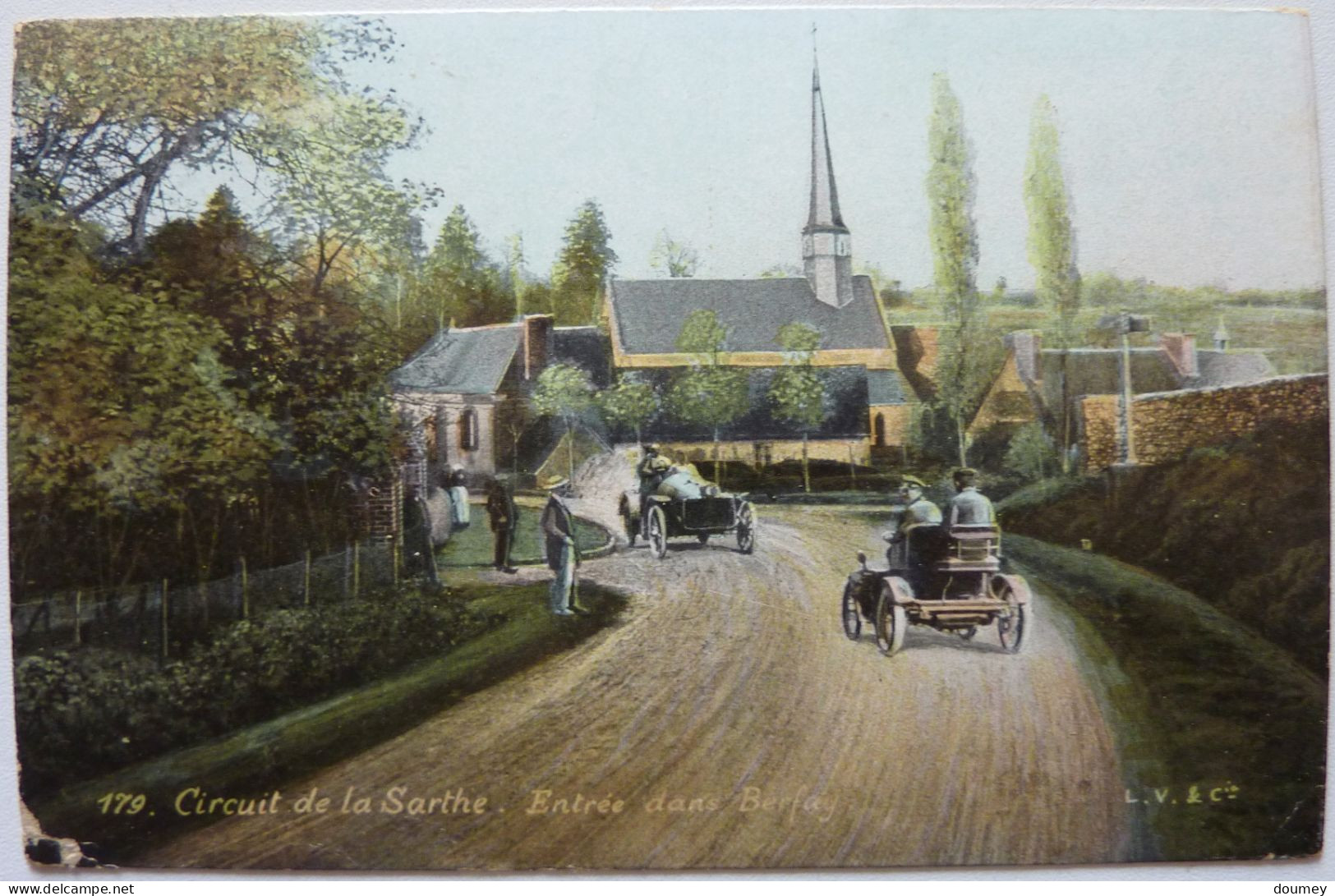 ENTRÉE DANS BERFAY - CIRCUIT DE LA SARTHE - Le Mans