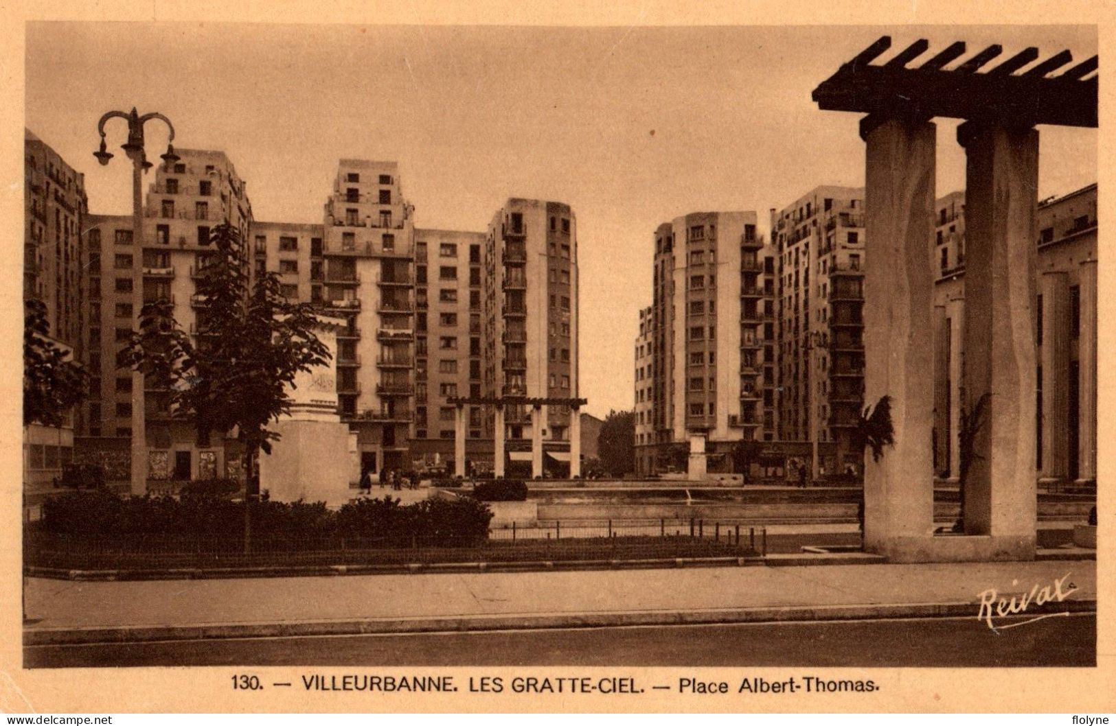 Villeurbanne - Les Gratte Ciel - La Place Albert Thomas - Architecture - Villeurbanne