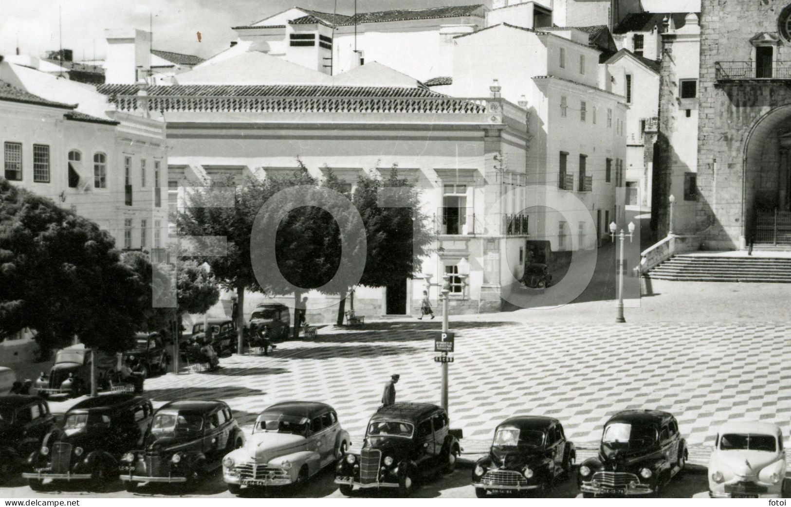 REAL PHOTO POSTCARD ELVAS PORTALEGRE ALENTEJO PORTUGAL CARTE POSTALE CARS VOITURES TAXI CHEVROLET OPEL VW BEETLE MORRIS - Portalegre