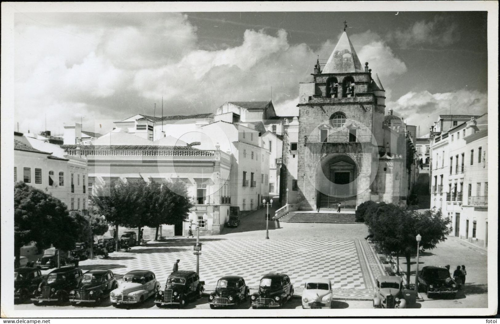 REAL PHOTO POSTCARD ELVAS PORTALEGRE ALENTEJO PORTUGAL CARTE POSTALE CARS VOITURES TAXI CHEVROLET OPEL VW BEETLE MORRIS - Portalegre