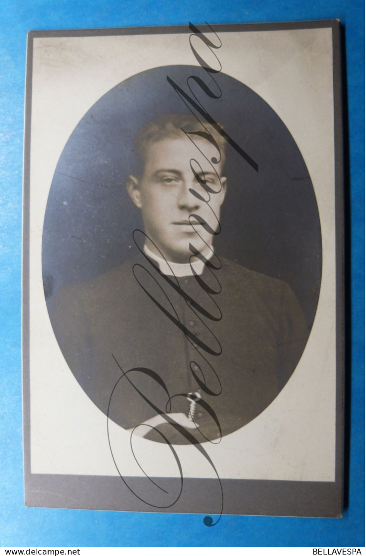 C.D.V. -Photo-Carte De Visite  Studio Groot Formaat  Priester Pastoor Deken - Identifizierten Personen